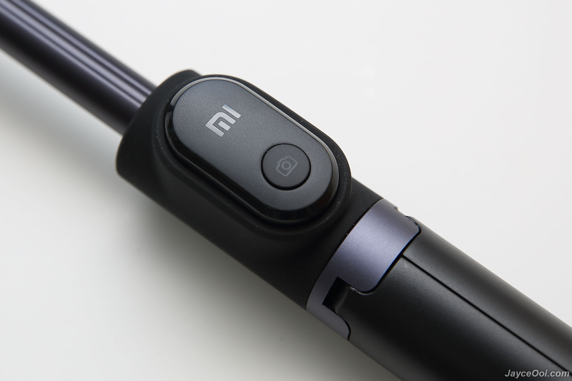 Xiaomi mi bluetooth selfie tripod. Xiaomi mi Bluetooth selfie Stick Tripod. Xiaomi mi Bluetooth selfie Stick Tripod Black. Монопод Xiaomi mi selfie Stick Tripod. Трипод Xiaomi с пультом.